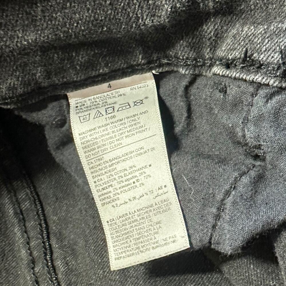 Old Navy Size 4 Boyfriend shorts black, light wash, white wash, med denim shorts - Picture 3 of 9